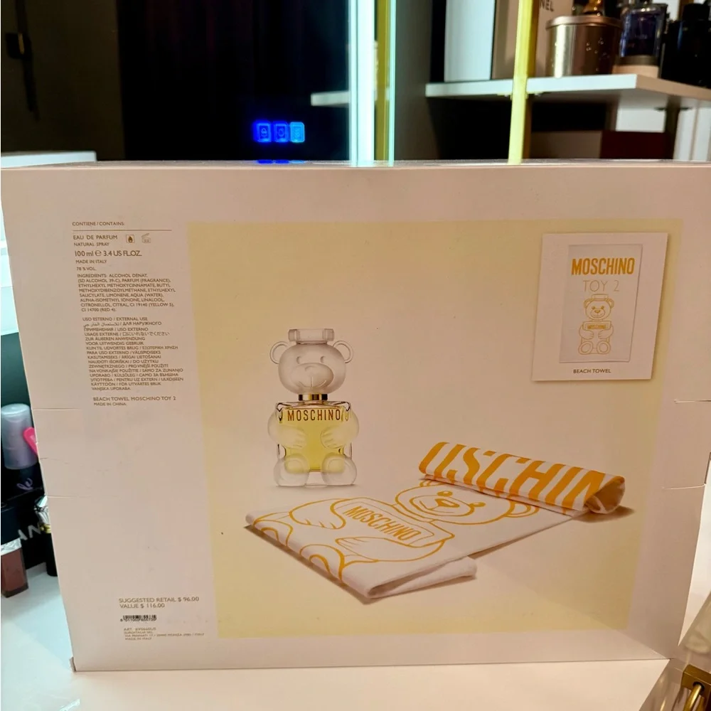 ✨ New Moschino Toy 2 Box With Towel ✨